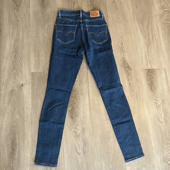 Levi’s 721 High Rise Skinny jeans - Picture 2 of 4